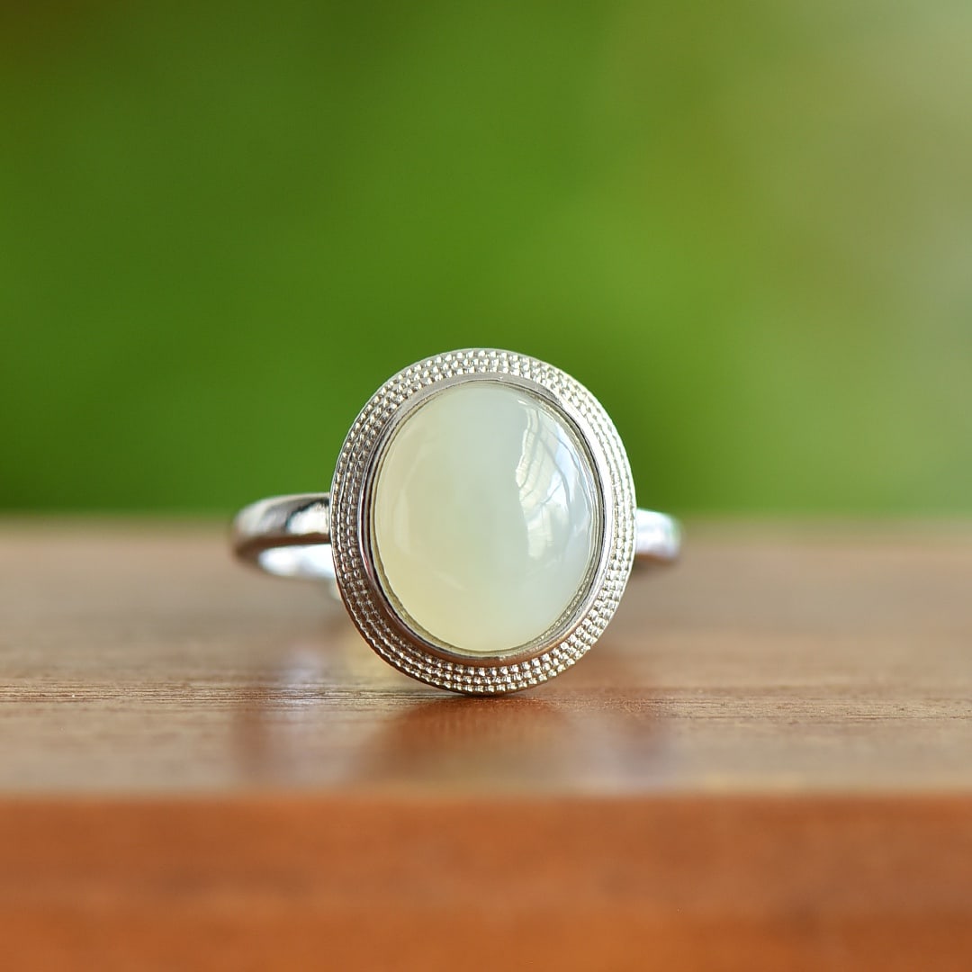 An Exquisite Sterling Silver Inlaid White Jade Ring: An Exquisite Sterling Silver Inlaid White Jade Ring,Size:0.4inx0.5in 纯银镶白玉戒指