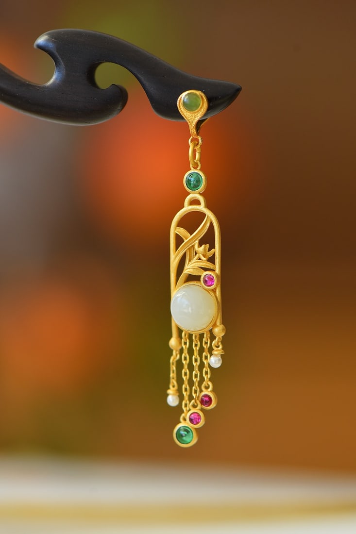 An Exquisite Sterling Silver-Gold Plated Inlaid White Jade Ebony Hairpin: An Exquisite Sterling Silver-Gold Plated Inlaid White Jade Ebony Hairpin 纯银镀金镶白玉黑檀木发簪