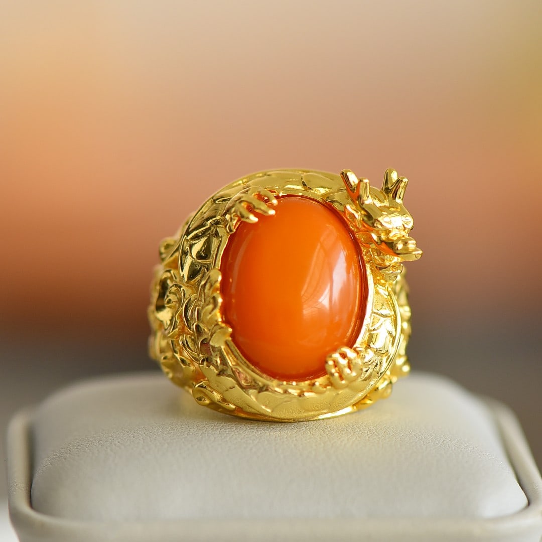 An Exquisite Sterling Silver-Gold Plated Inlaid Beeswax Ring: An Exquisite Sterling Silver-Gold Plated Inlaid Beeswax Ring,Size:0.6inx0.8in 纯银镀金镶蜜蜡戒指