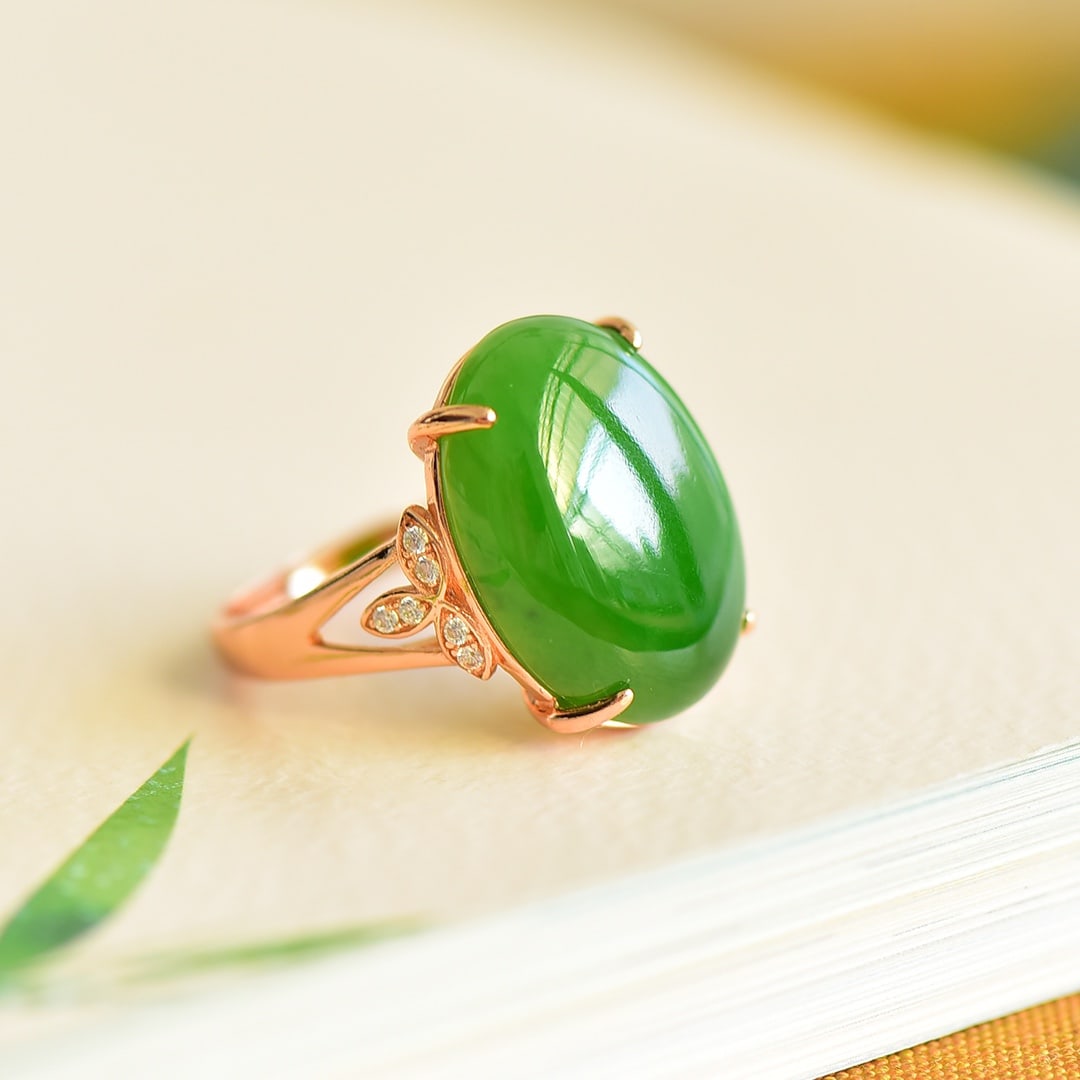 An Exquisite Sterling Silver-Gold Plated Inlaid Jasper Ring: An Exquisite Sterling Silver-Gold Plated Inlaid Jasper Ring 纯银镀金镶碧玉戒指