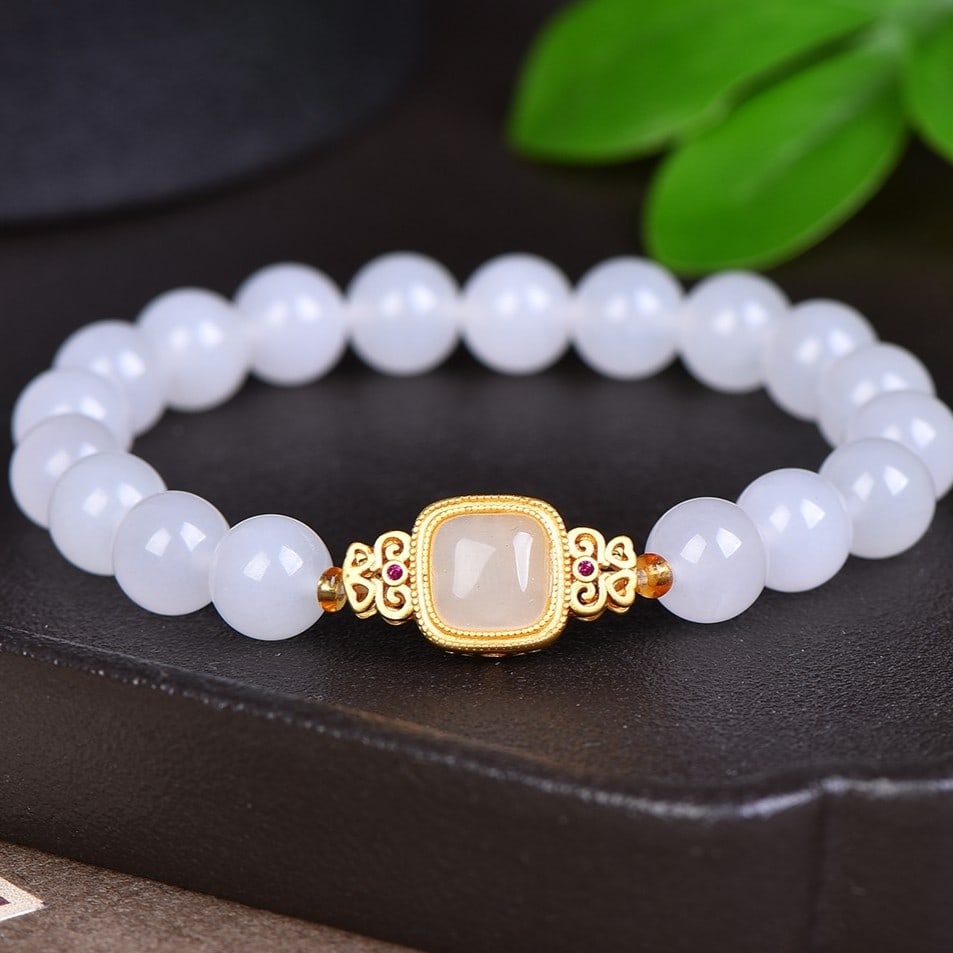 An Exquisite White Jade Bracelets: An Exquisite White Jade Bracelets,Size:0.3in 白玉手串