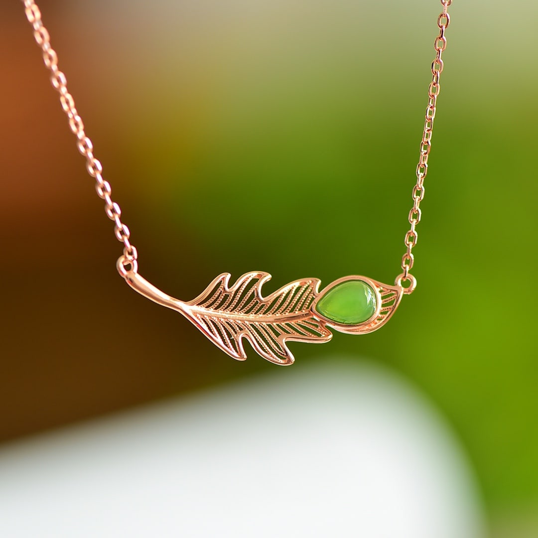 An Exquisite Sterling Silver-Gold Plated Inlaid Jasper Pendant: An Exquisite Sterling Silver-Gold Plated Inlaid Jasper Pendant 纯银镀金镶碧玉项链