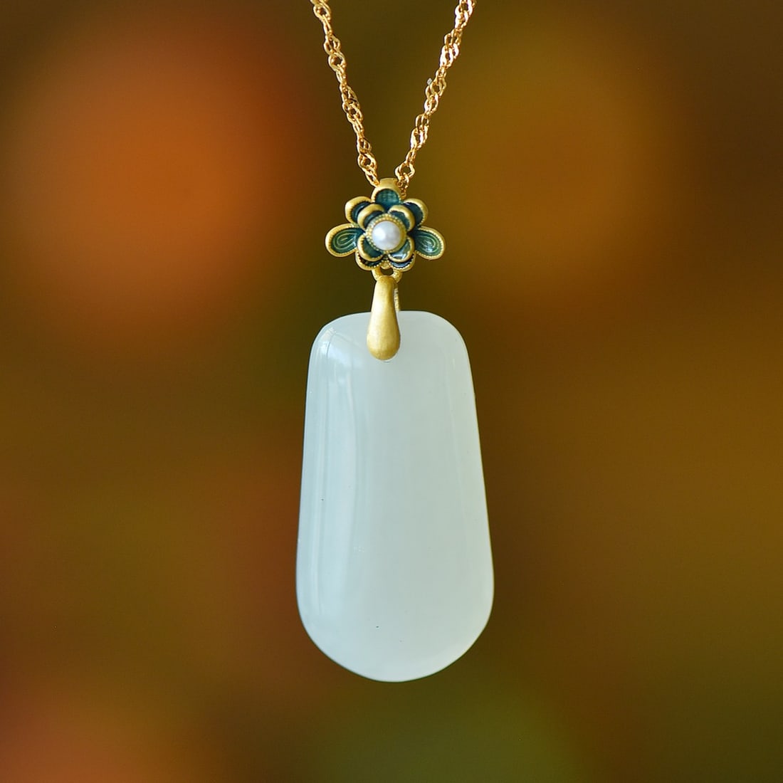 An Exquisite Sterling Silver-Gold Plated Inlaid White Jade Pendant,Inlaid Pearls: An Exquisite Sterling Silver-Gold Plated Inlaid White Jade Pendant,Inlaid Pearls,Size:0.6inx1.2in 纯银镀金镶白玉吊坠,嵌珍珠