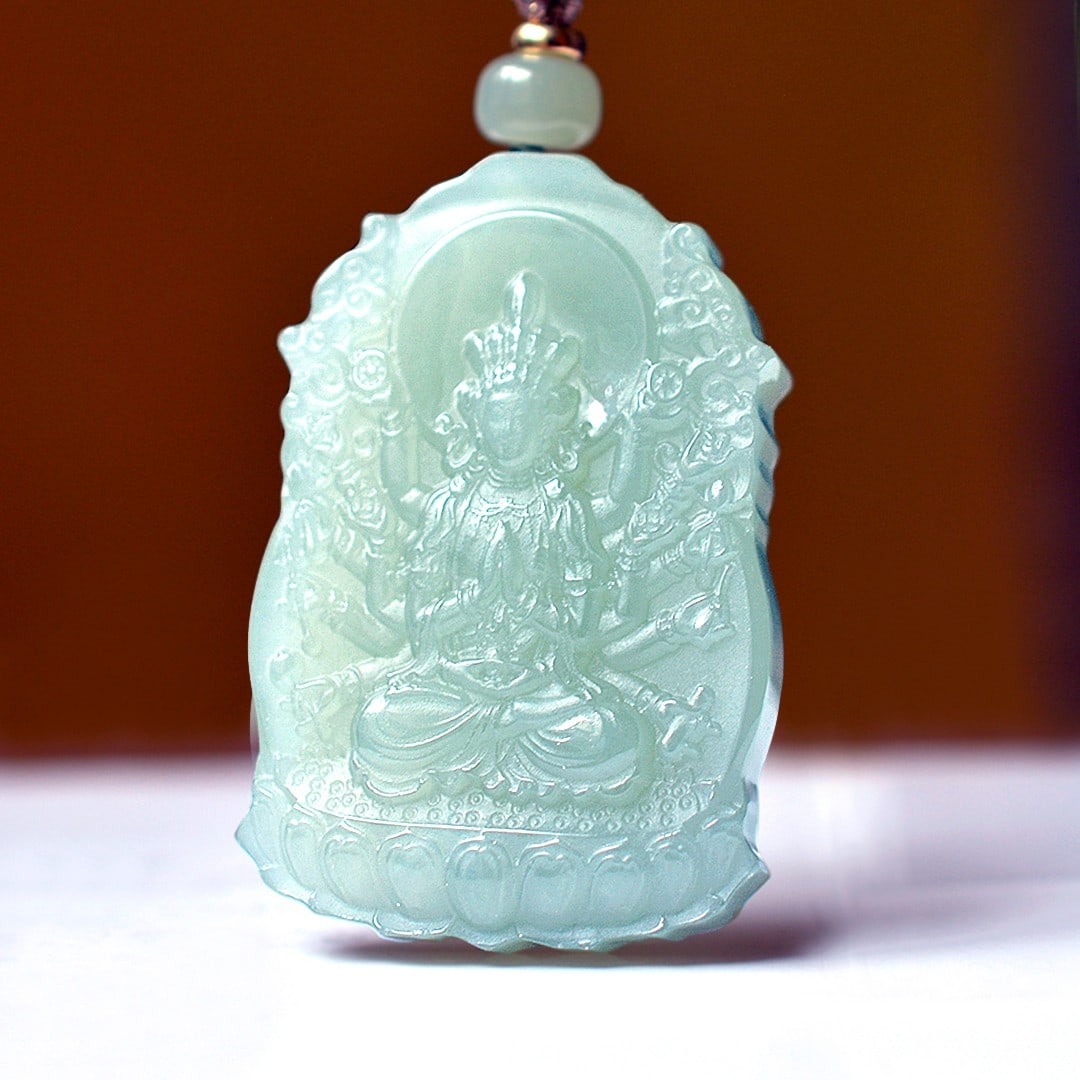 An Exquisite Greenish Jade Statue of Avalokitesvara Pendant: An Exquisite Greenish Jade Statue of Avalokitesvara Pendant,Size:1.3inx2in 青玉观音像挂件