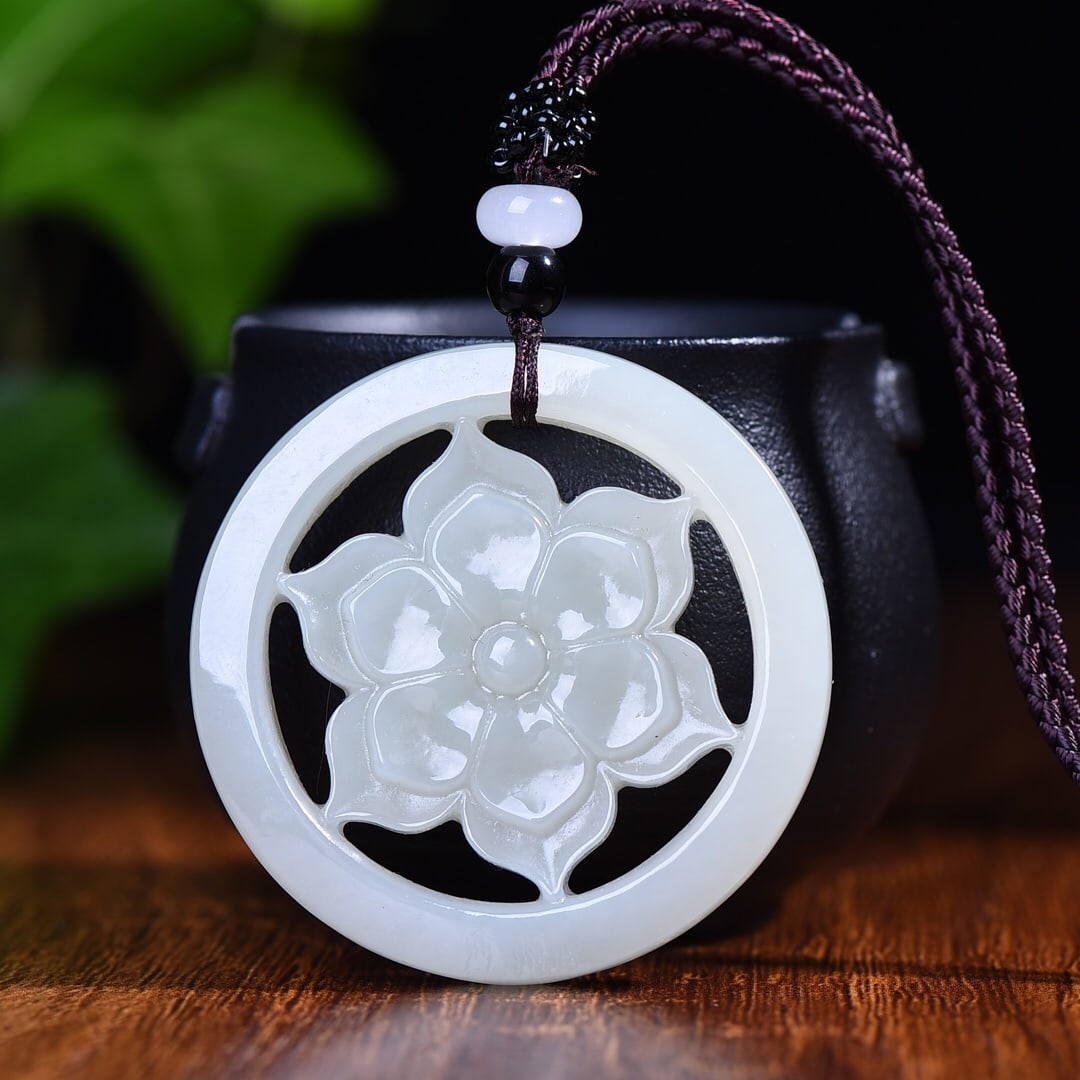 An Exquisite White Jade Flower Pendant: An Exquisite White Jade Flower Pendant,Size:1.9inx1.9in (寓意)寓意吉祥,无裂无纹,完美无瑕疵 