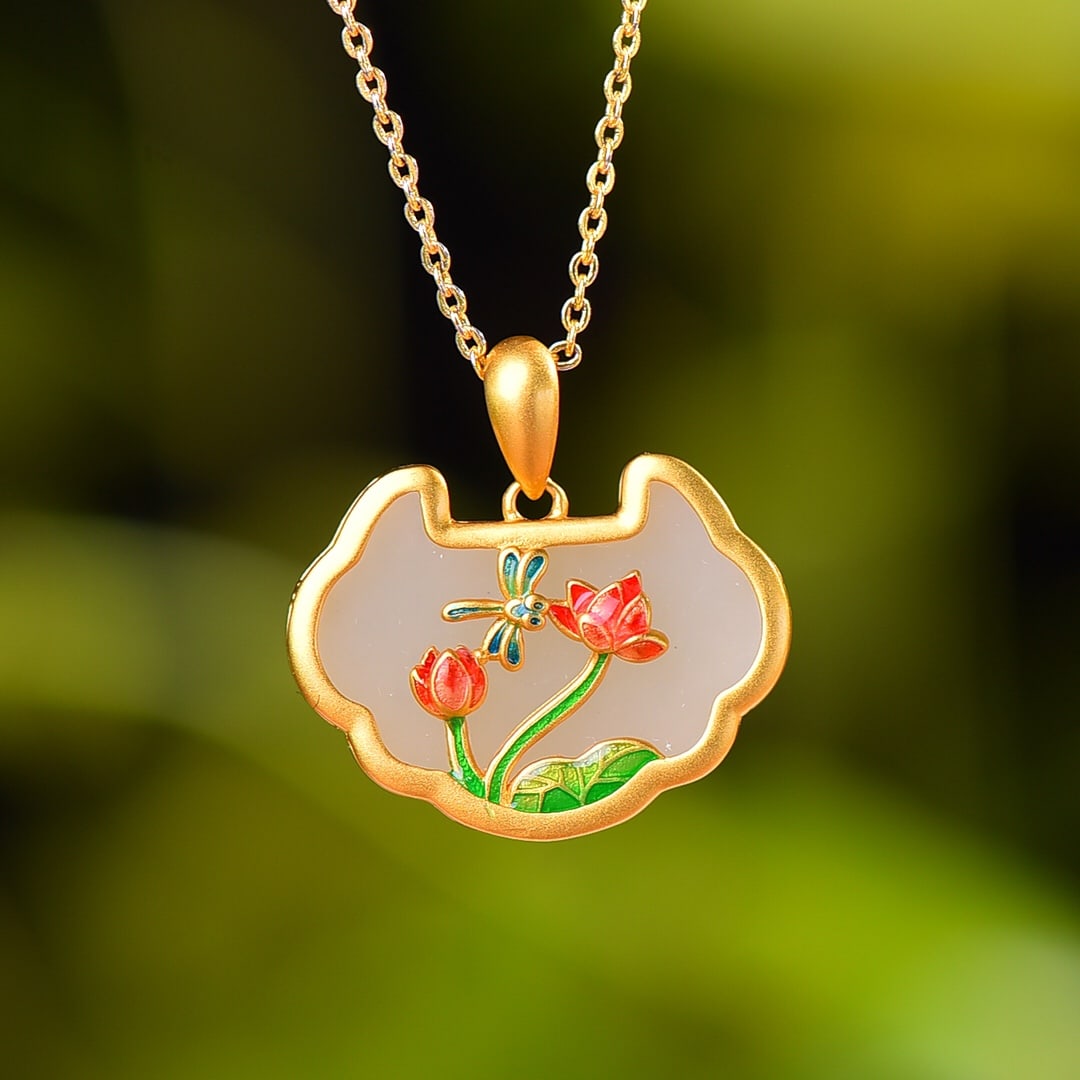 An Exquisite Sterling Silver-Gold Plated Inlaid White Jade Necklace: An Exquisite Sterling Silver-Gold Plated Inlaid White Jade Necklace,Size:0.8inx0.6in 纯银镀金镶白玉项链