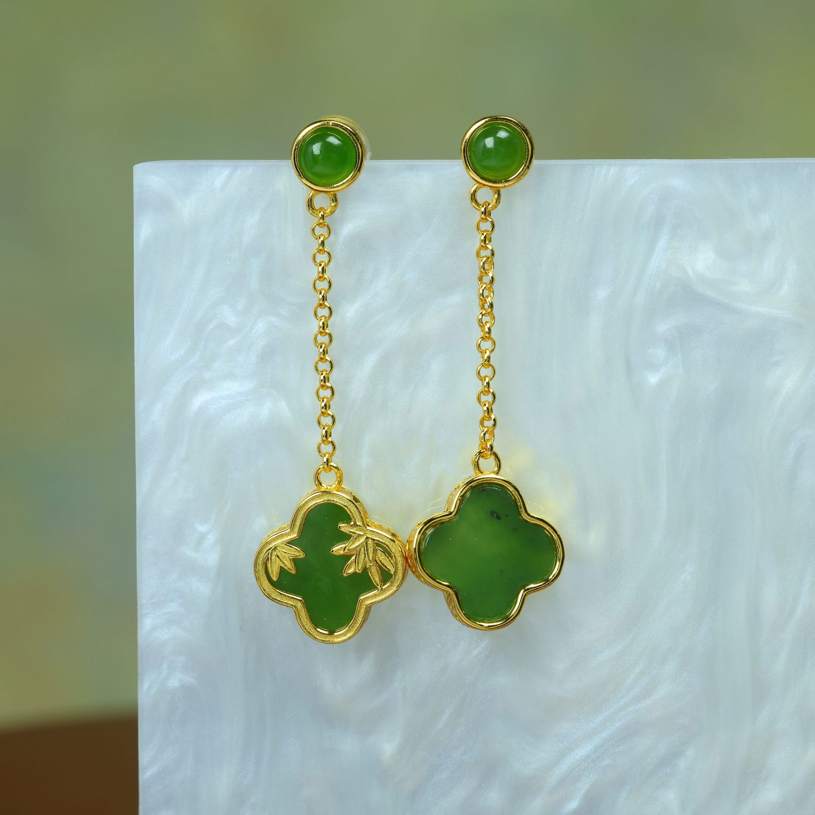 A Pair of Exquisite Sterling Silver-Gold Plated Inlaid Jasper Earrings: A Pair of Sterling Silver-Gold Plated Inlaid Jasper Earrings , Size :0.4inx0.4ins 