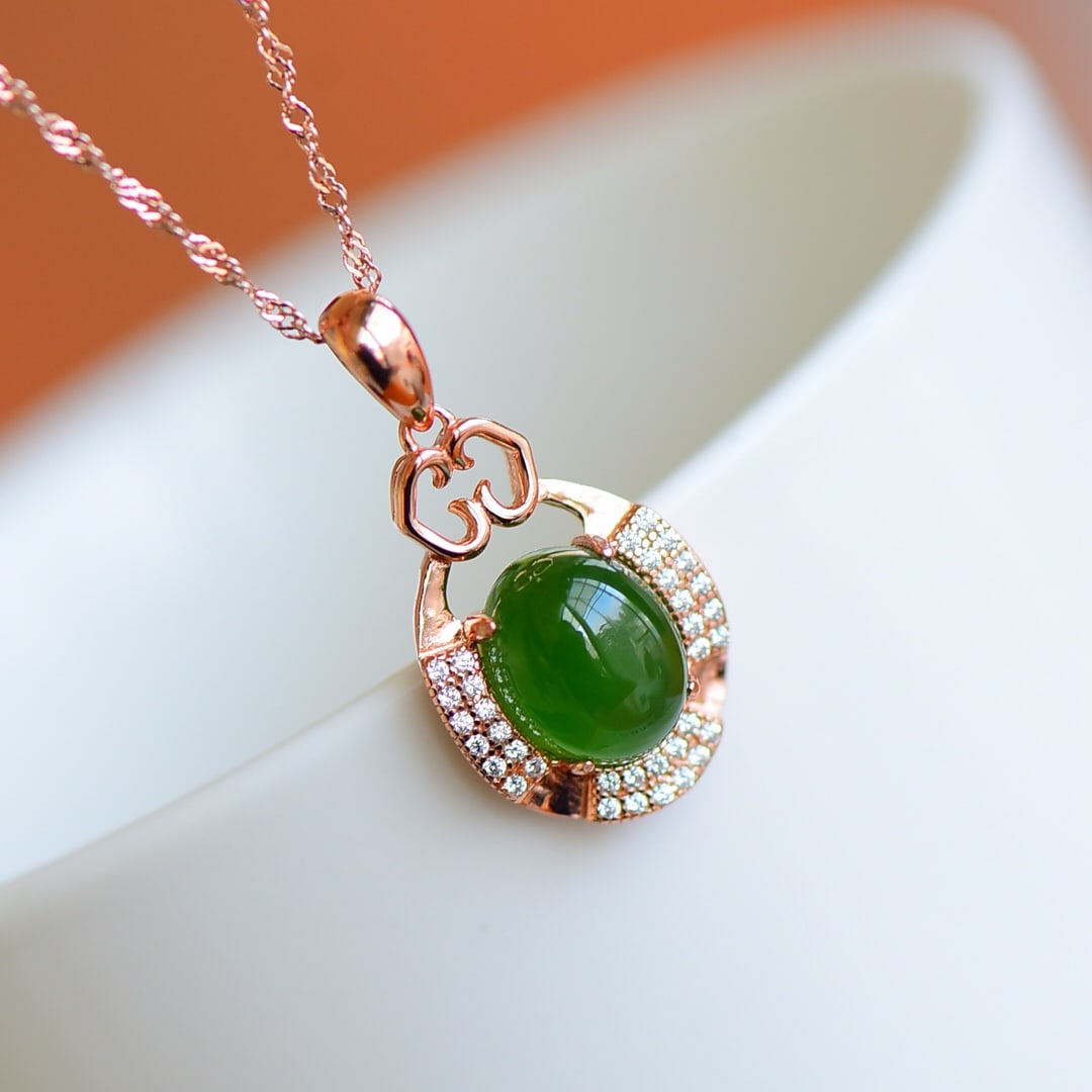 An Exquisite Sterling Silver-Gold Plated Inlaid Jasper Pendant,Inlaid Diamond: An Exquisite Sterling Silver-Gold Plated Inlaid Jasper Pendant,Inlaid Diamond,Size:0.3inx0.4in 纯银镀金镶碧玉项链,嵌钻石