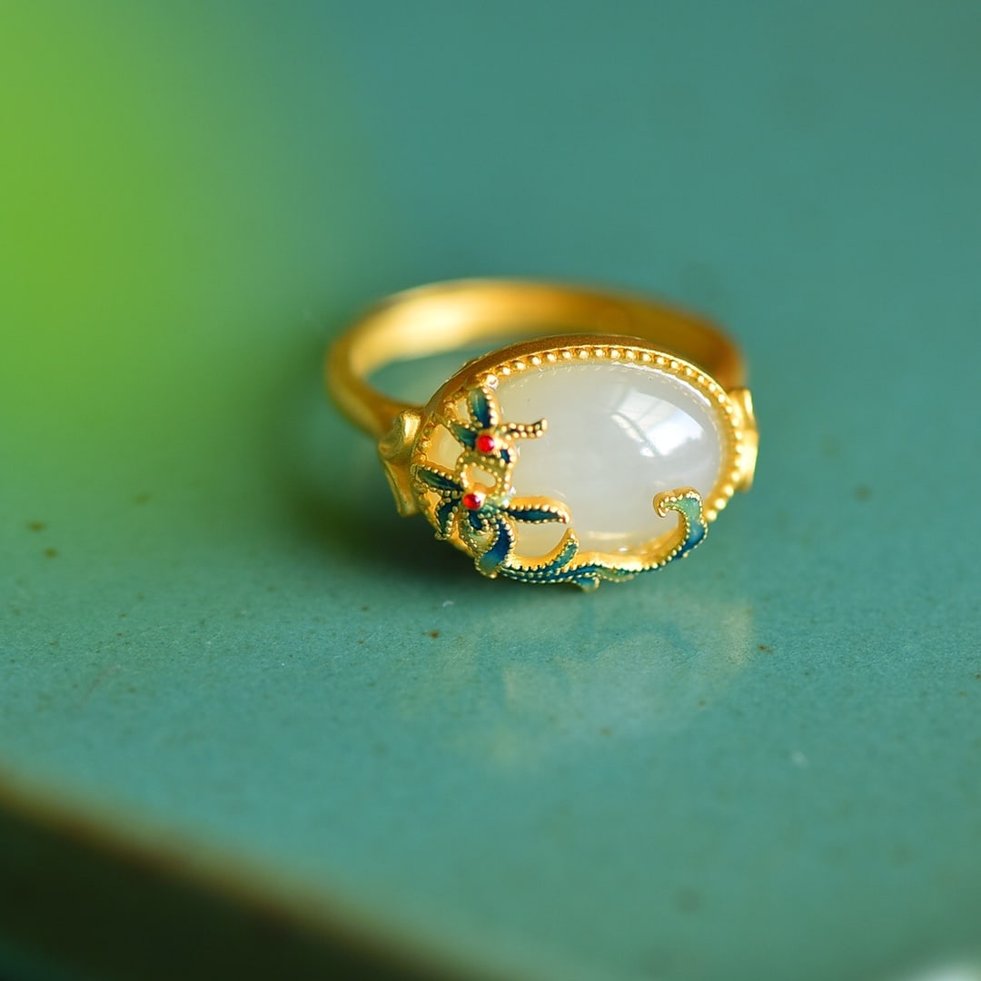An Exquisite Sterling Silver-Gold Plated Inlaid White Jade Ring: An Exquisite Sterling Silver-Gold Plated Inlaid White Jade Ring 纯银镀金镶白玉戒指