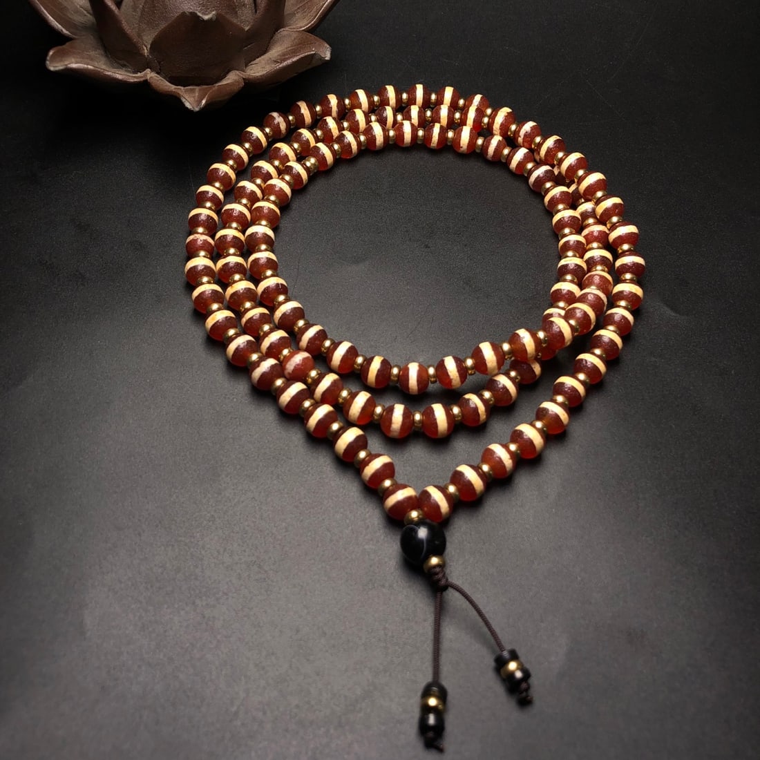 A Precious Dzi Bead Necklace: A Precious Dzi Bead Necklace,Size:0.3in*108 天珠项链