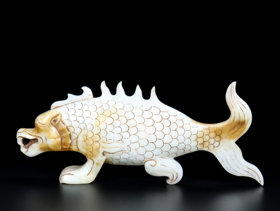 A Exquisite Hotan Jade Fish Ornament: A Exquisite Hotan Jade Fish Ornament,Qing Dynasty, China,Size:9.8inx3.9inx1.6in 和田玉龙鱼摆件,中国清代