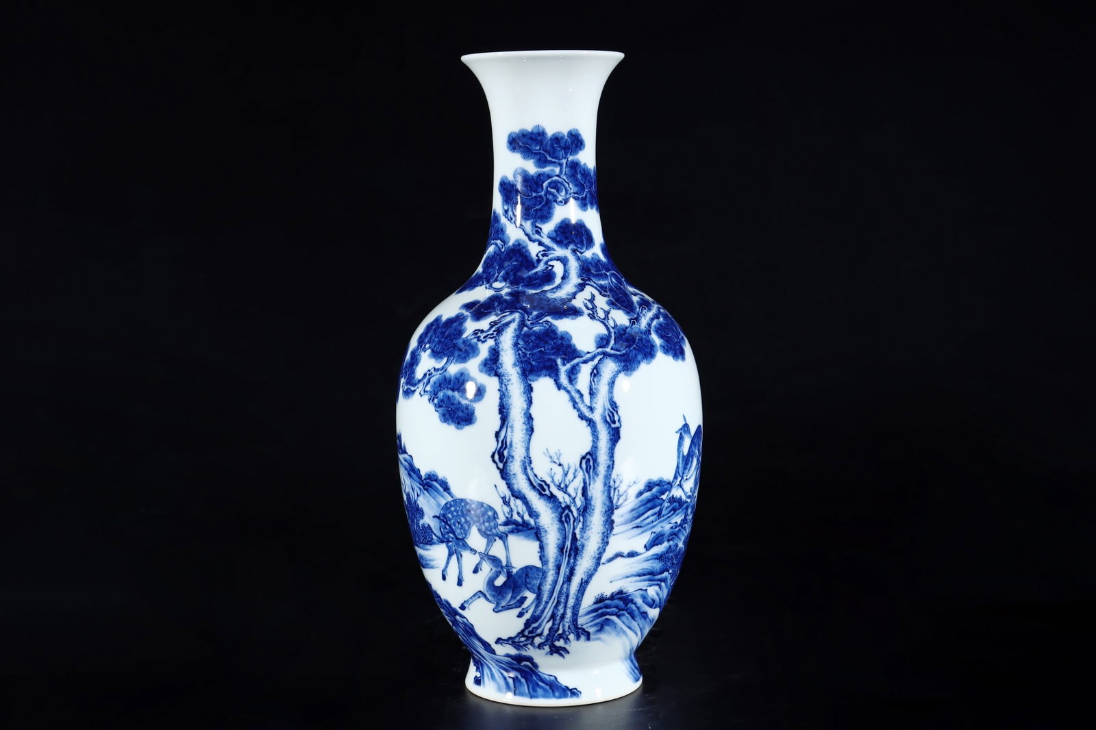A Exquisite Blue and White Pine and Deer Pattern Vase: A Exquisite Blue and White Pine and Deer Pattern Vase,Qing Dynasty, China,Yongzheng Six-character Mark,Size:13.4inx6.5in 