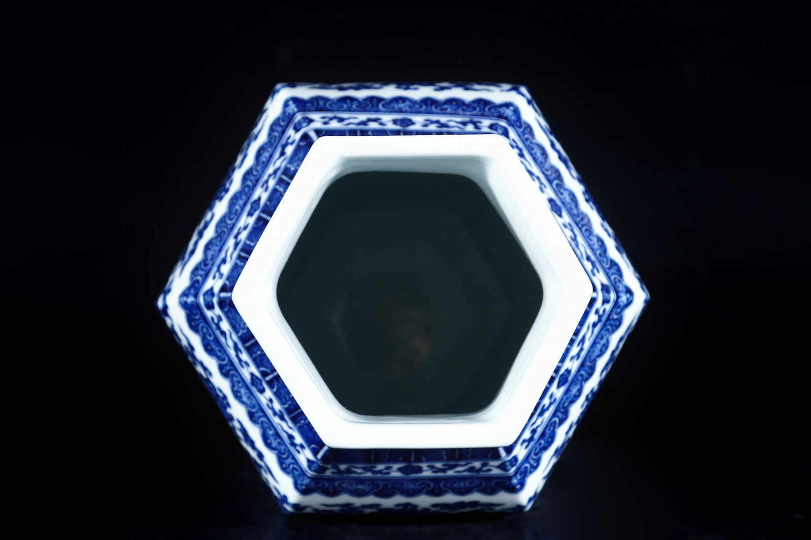 A Exquisite Blue and White Lotus Pattern Pattern Vase - 4