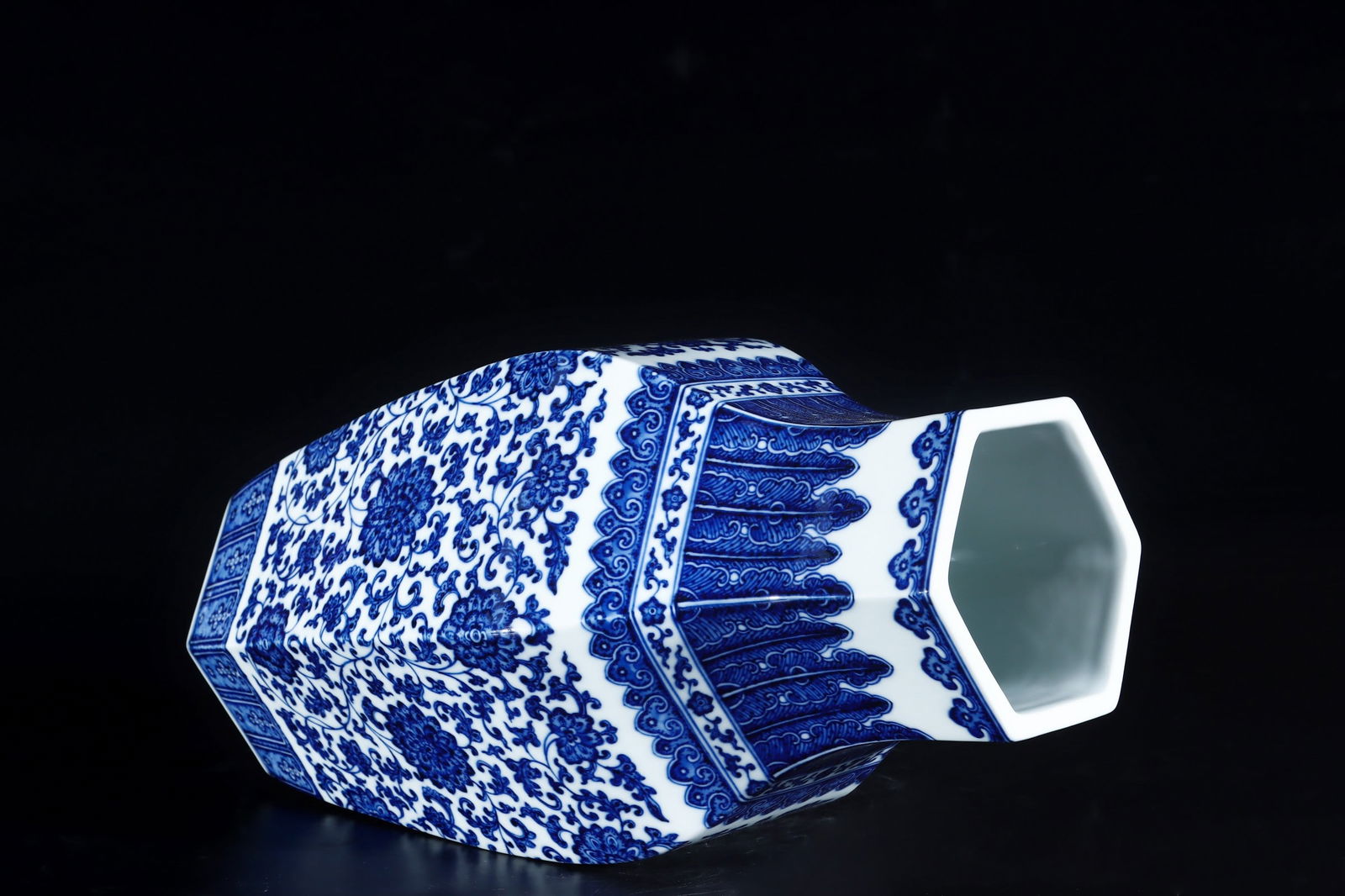 A Exquisite Blue and White Lotus Pattern Pattern Vase - 5