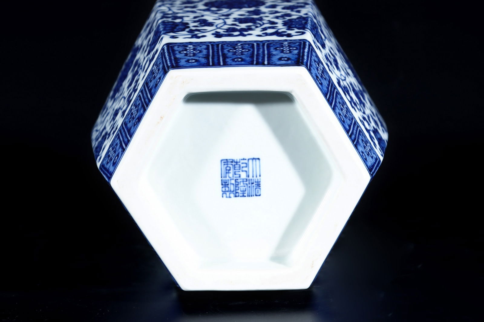 A Exquisite Blue and White Lotus Pattern Pattern Vase - 8