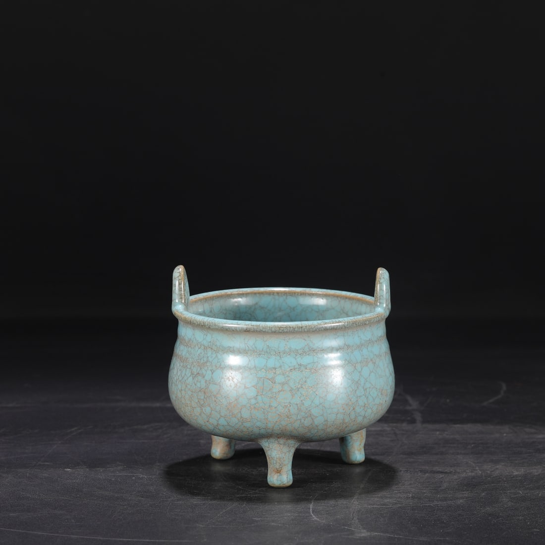 A Exquisite Ru yao Sky Blue Glazed ice Crackle Pattern Tripod Censer: A Exquisite Ru yao Sky Blue Glazed ice Crackle Pattern Tripod Censer.Song Dynasty, China.Size:4.9inx4.7in 