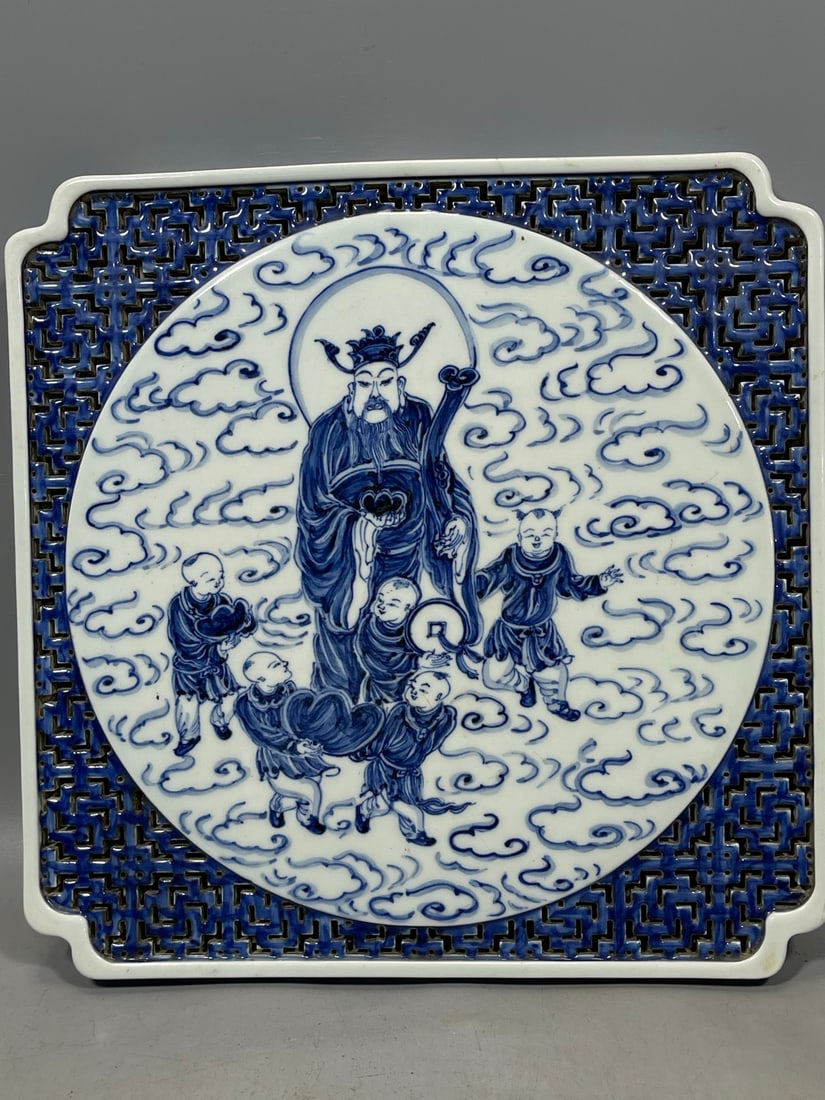 Blue and White Figures Pattern Plate: Blue and White Figures Pattern Plate,Ming Dynasty, China,Chenghua Six-character Mark,Size:11.8in 青花人物纹盘,中国明代,成化Ð