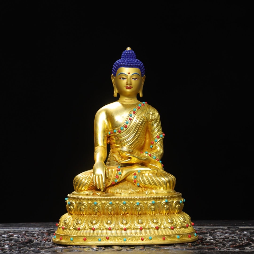 A Exquisite Gilt Bronze Painted Color Buddha Statue Ornament: A Exquisite Gilt Bronze Painted Color Buddha Statue Ornament,Ming Dynasty, China,Size:21x16x4.3in,Weight:1220g 铜鎏金描彩佛像摆件,中国