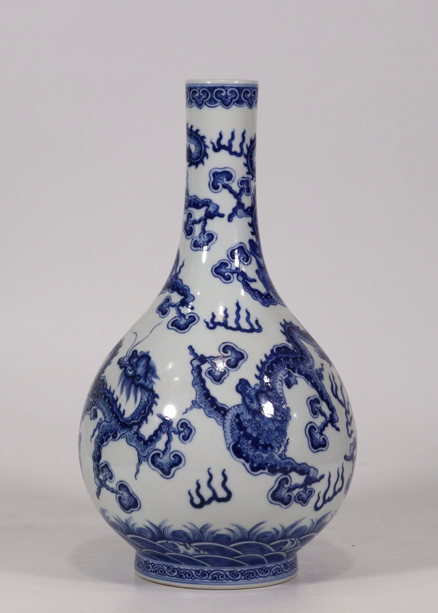A Exquisite Blue and White Dragon Pattern Vase - 2