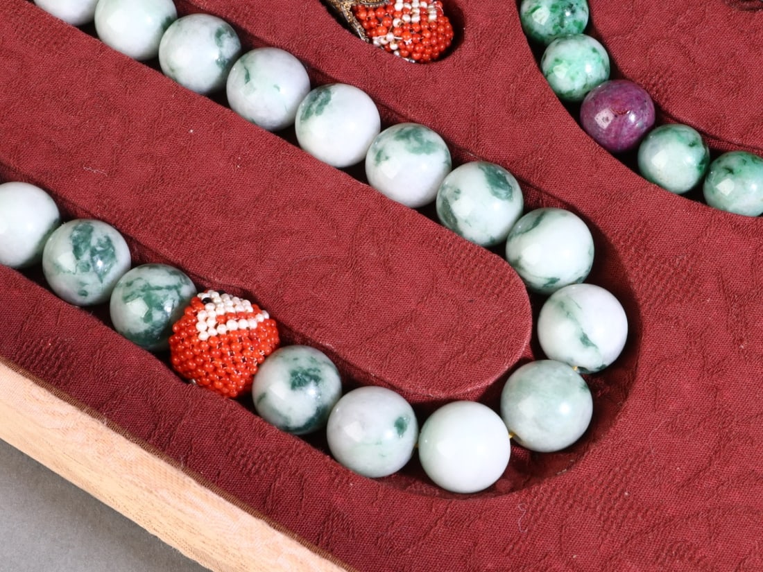 A Exquisite Jadeite Bracelets - 5