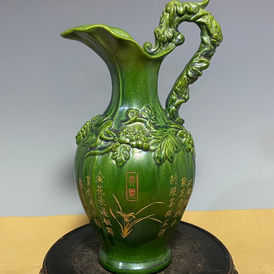 A Exquisite Liao Dynasty Porcelain Single-Color Glazed Vase (1 of 9)