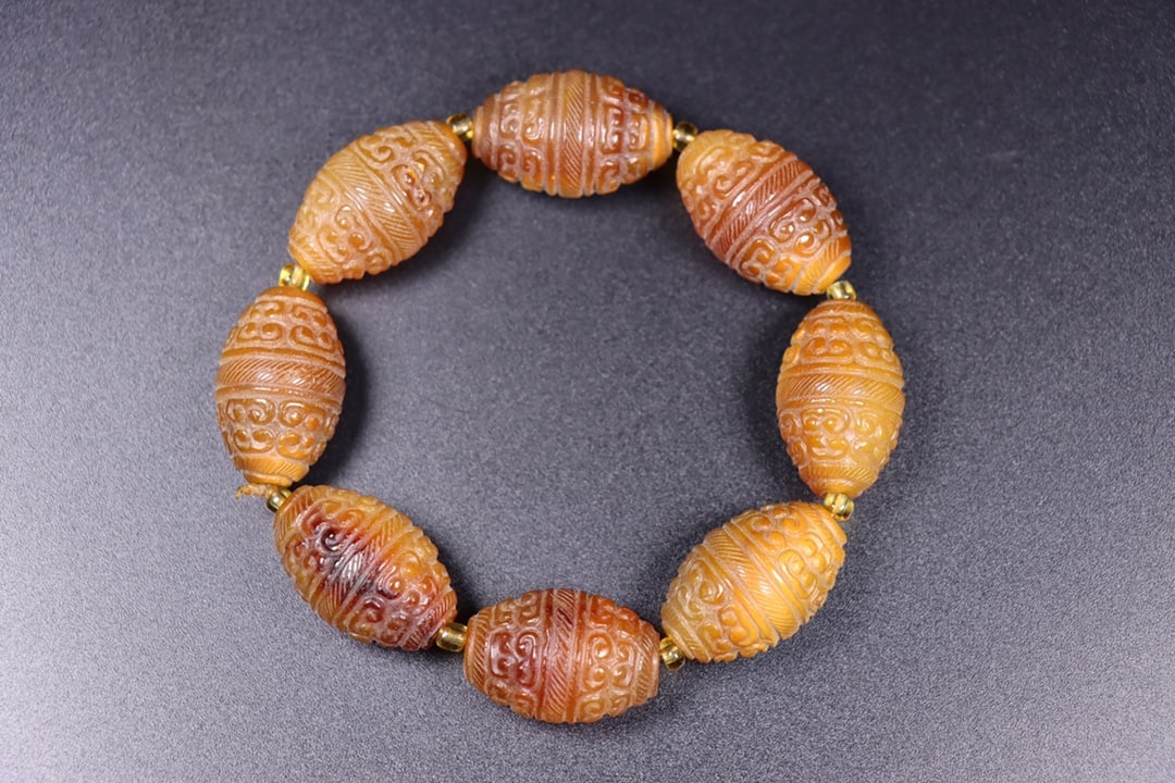 A Exquisite Hotan Jade Bracelets: A Exquisite Hotan Jade Bracelets,Qing Dynasty, China,Size:1inx0.6in(per bead),Weight:81g 和田玉手串,中国清代