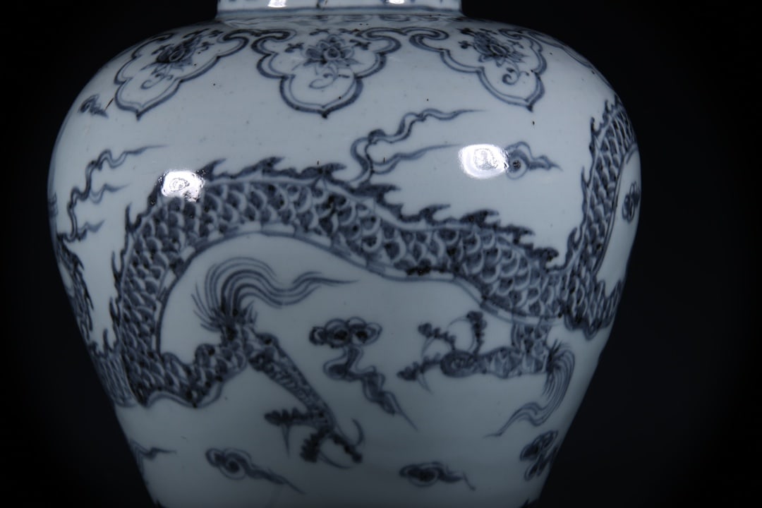 Blue and White Dragon Pattern Vase - 3