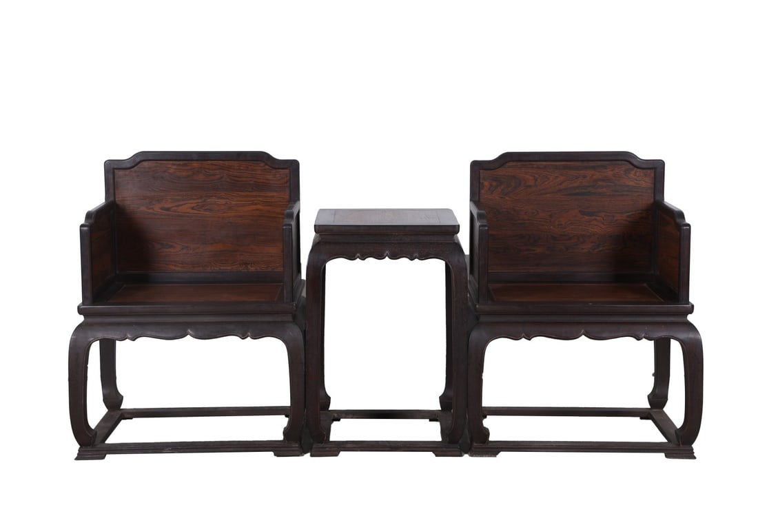 A pair of Exquisite Huanghuali Wood Armchair: A pair of Exquisite Huanghuali Wood Armchair,Qing Dynasty, China,Size:27.6inx20.5inx37.8in 黄花梨太师椅,中国清代