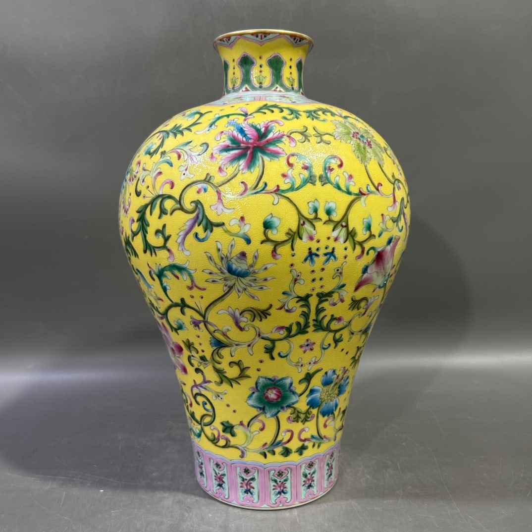 A Exquisite Yellow Ground Lotus Pattern Vase - 2