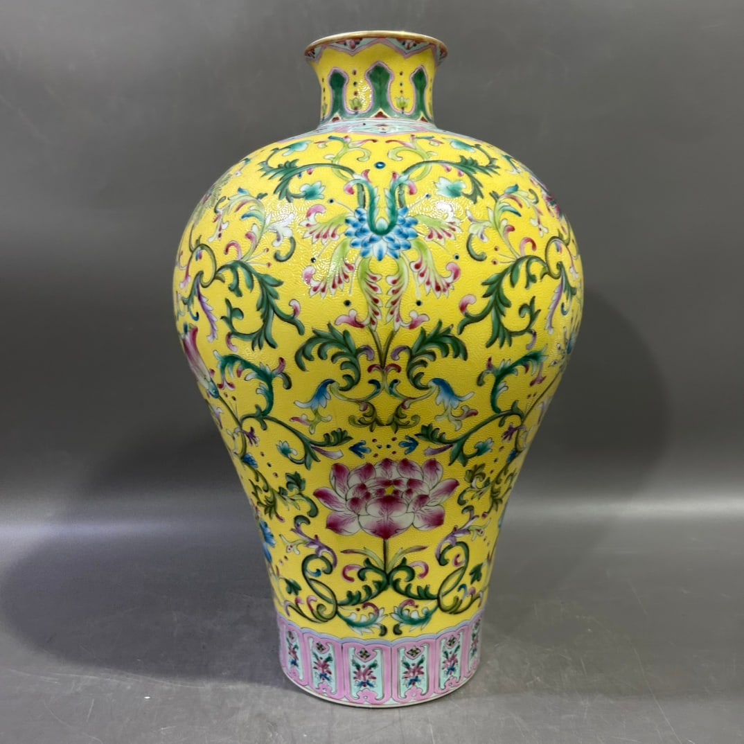 A Exquisite Yellow Ground Lotus Pattern Vase - 3