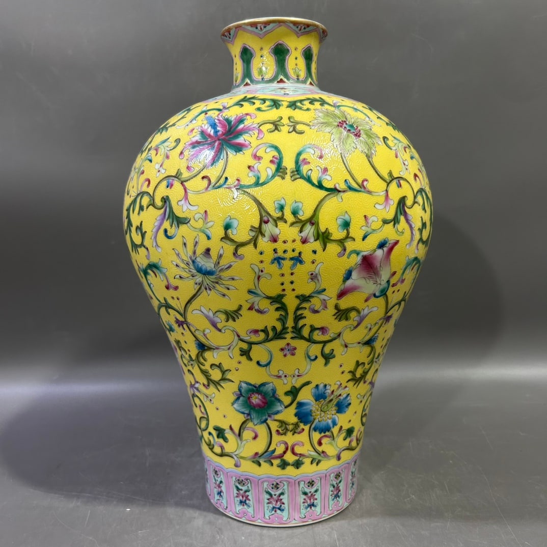 A Exquisite Yellow Ground Lotus Pattern Vase - 4