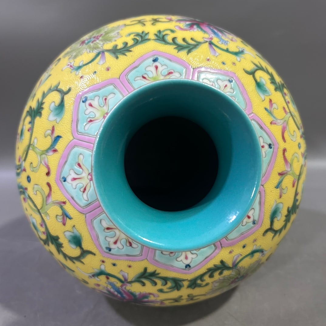 A Exquisite Yellow Ground Lotus Pattern Vase - 5