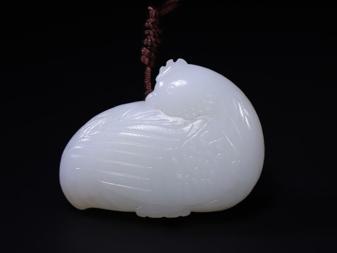A Exquisite Hotan Jade Fowl Ornament: A Exquisite Hotan Jade Fowl Ornament,Qing Dynasty, China,Size:2.3inx0.8inx1.8in,Weight:80g 和田玉鸡摆件,中国清代