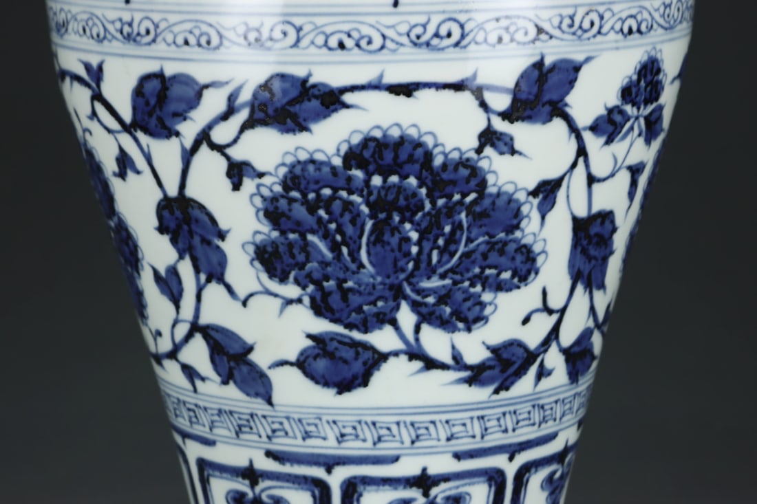 A Exquisite Blue and White Lotus Pattern Pattern Vase - 7