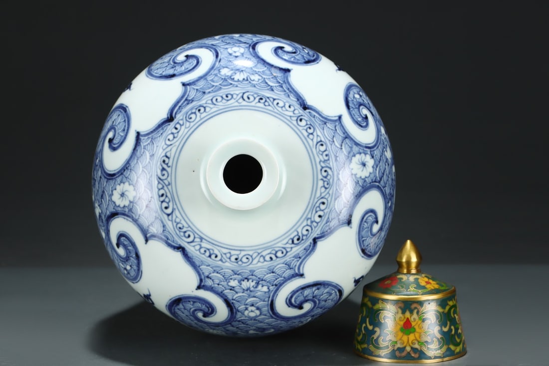 A Exquisite Blue and White Lotus Pattern Pattern Vase - 8