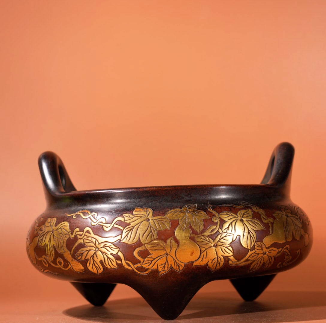 A Exquisite Gilt Bronze Gourd Pattern Censer: A Exquisite Gilt Bronze Gourd Pattern Censer,Ming Dynasty, China,With Mark,Size:4.1inx6.6in,Weight:3005g 