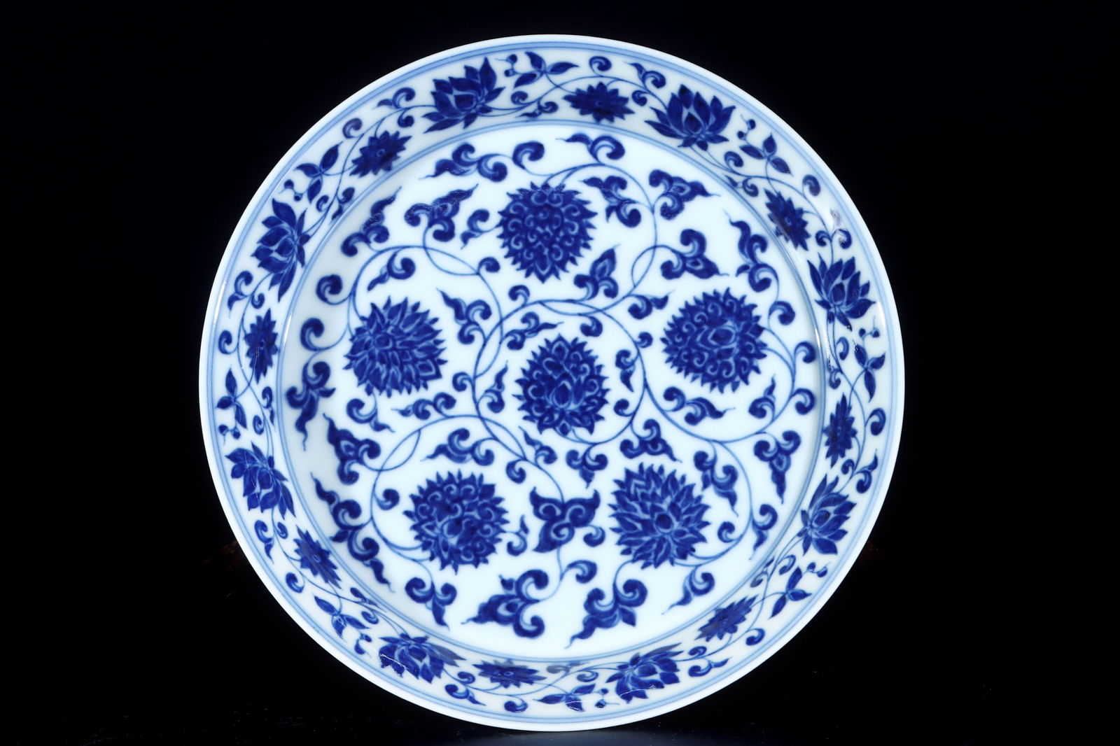 A Exquisite Blue and White Lotus Pattern Pattern Plate: A Exquisite Blue and White Lotus Pattern Pattern Plate,Qing Dynasty, China,Yongzheng Six-character Mark,Size:1.3inx5.9in 
