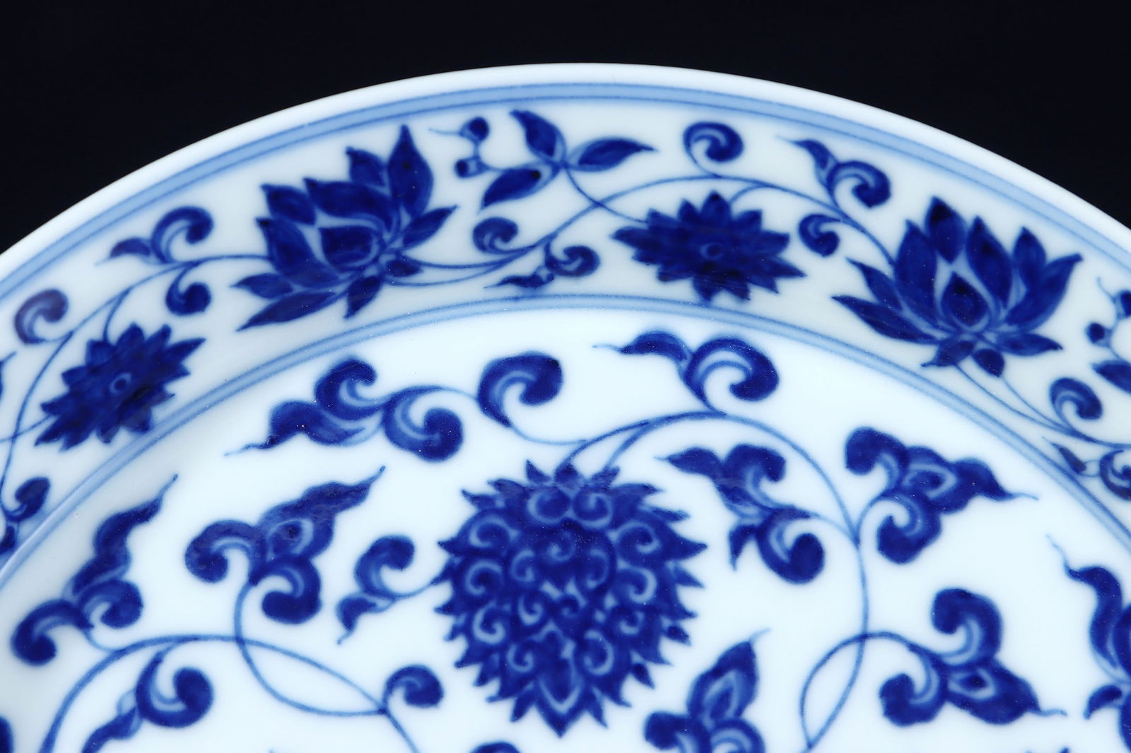 A Exquisite Blue and White Lotus Pattern Pattern Plate - 5