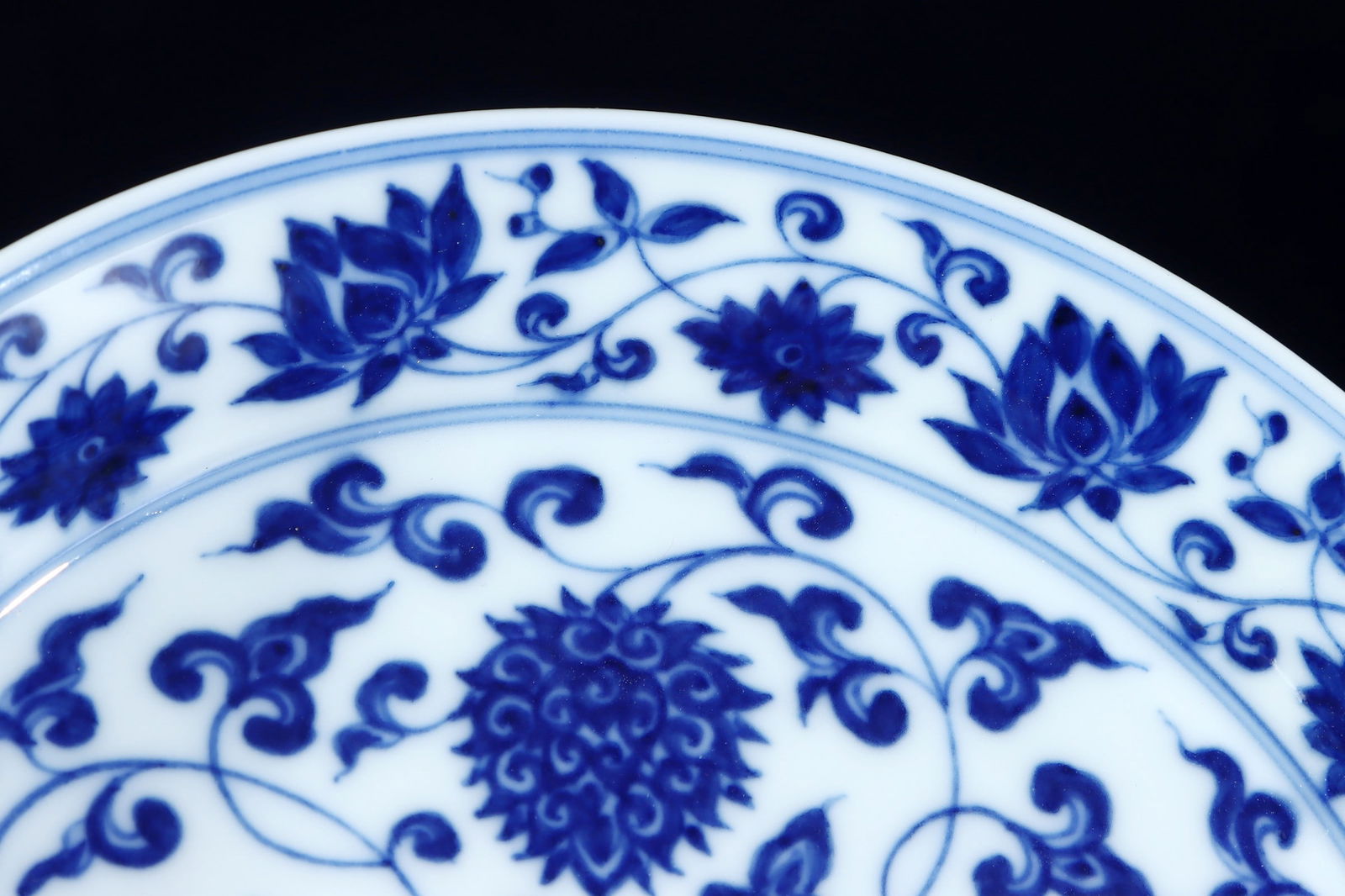 A Exquisite Blue and White Lotus Pattern Pattern Plate - 6