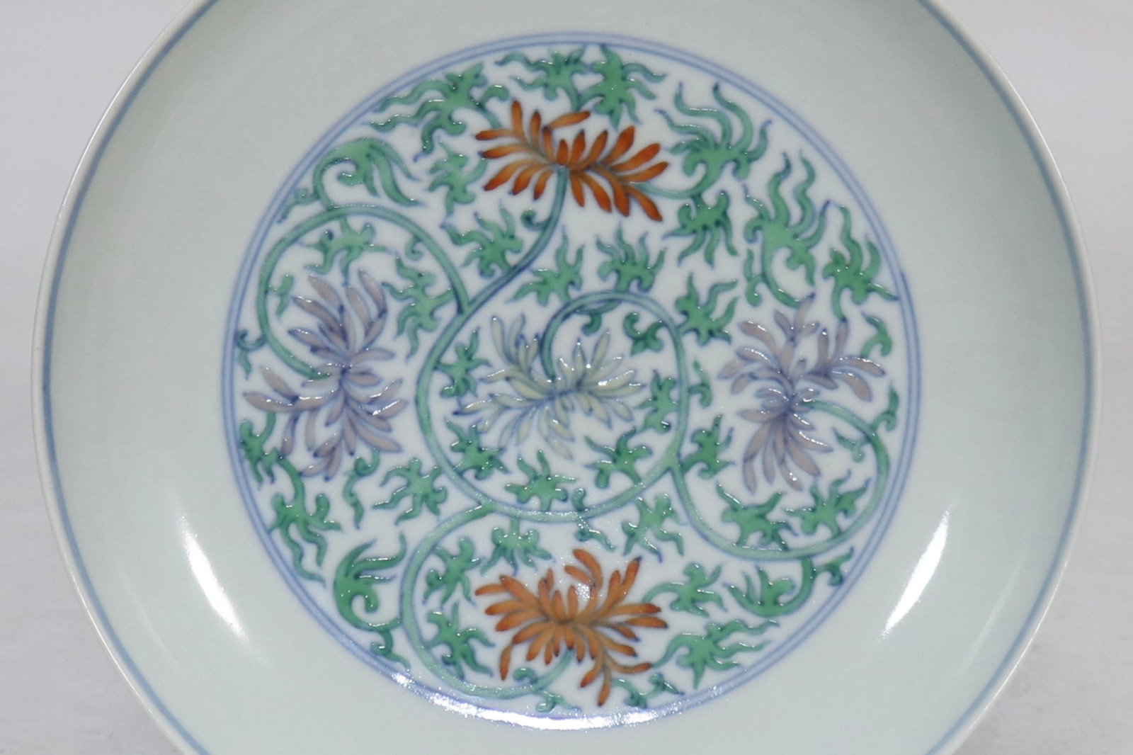A Exquisite Doucai Lotus Pattern Plate - 9