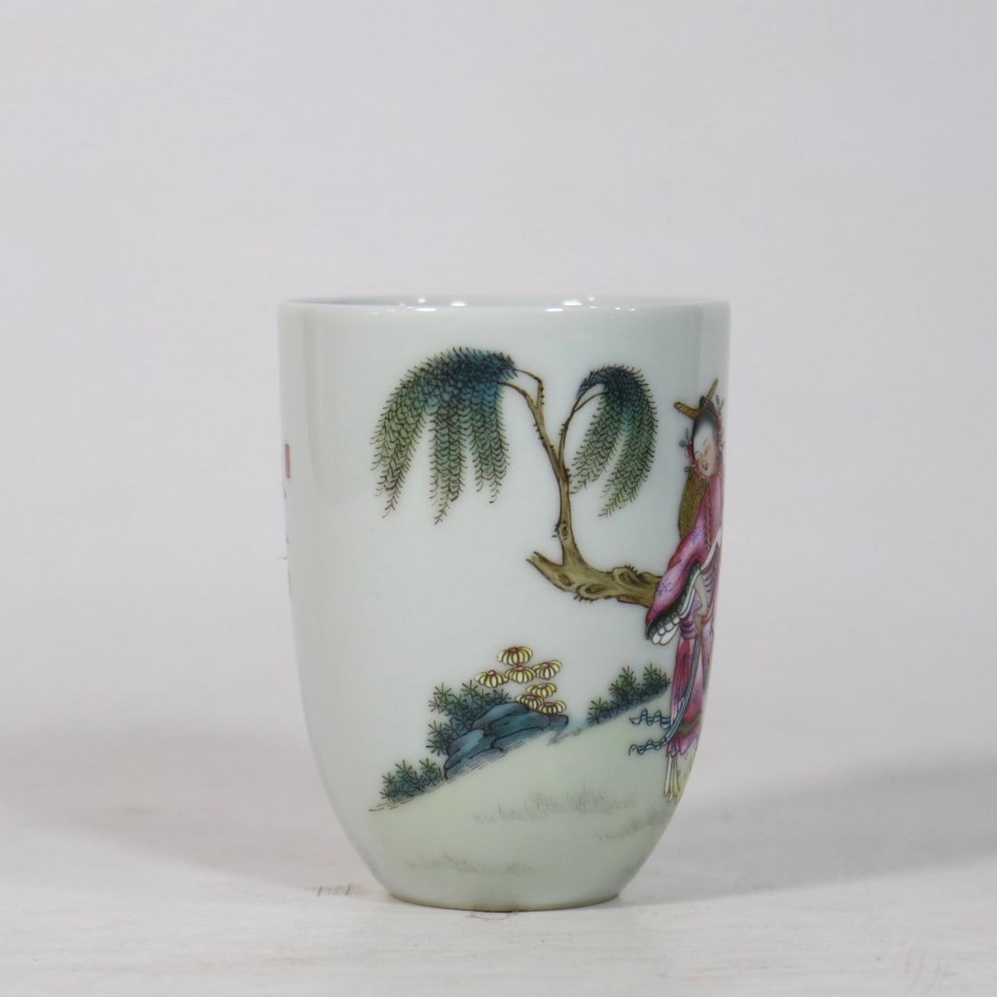A Exquisite Famille-Rose Figures Pattern Cup - 4