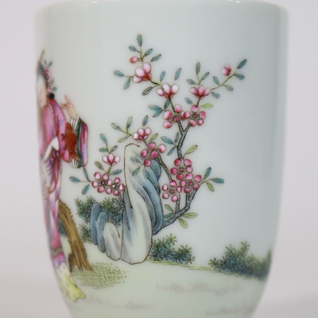 A Exquisite Famille-Rose Figures Pattern Cup - 7