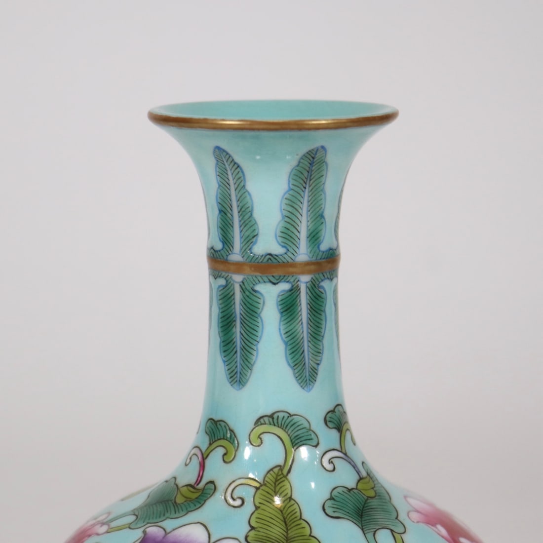 A Exquisite Turquoise-Glazed Lotus Pattern Vase - 5