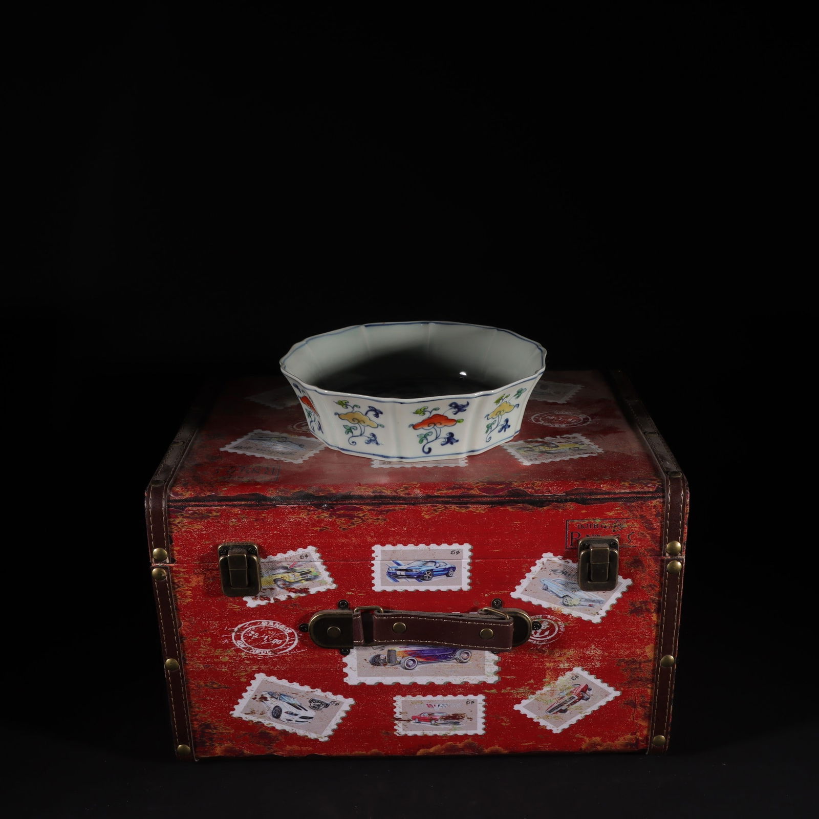 A Exquisite Wucai Ganoderma lucidum Pattern Washer: A Exquisite Wucai Ganoderma lucidum Pattern Washer,Ming Dynasty,China,Xuande Six-character Mark,Size:2.1inx7.5in 