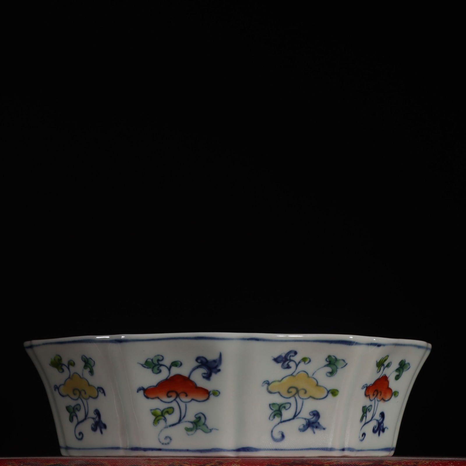 A Exquisite Wucai Ganoderma lucidum Pattern Washer - 9