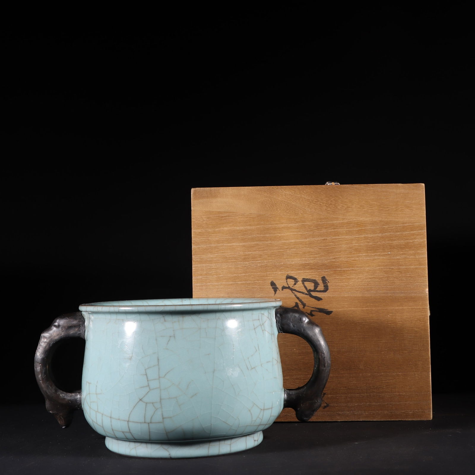 A Exquisite Guan yao Celadon Glzed Elephant Ears Censer: A Exquisite Guan yao Celadon Glzed Elephant Ears Censer,Song Dynasty,China,Size:4.9inx10.2in 官窑青釉象耳炉,中国宋代