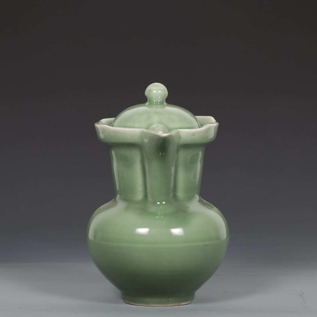 A Exquisite Green Glazed Ewer - 4