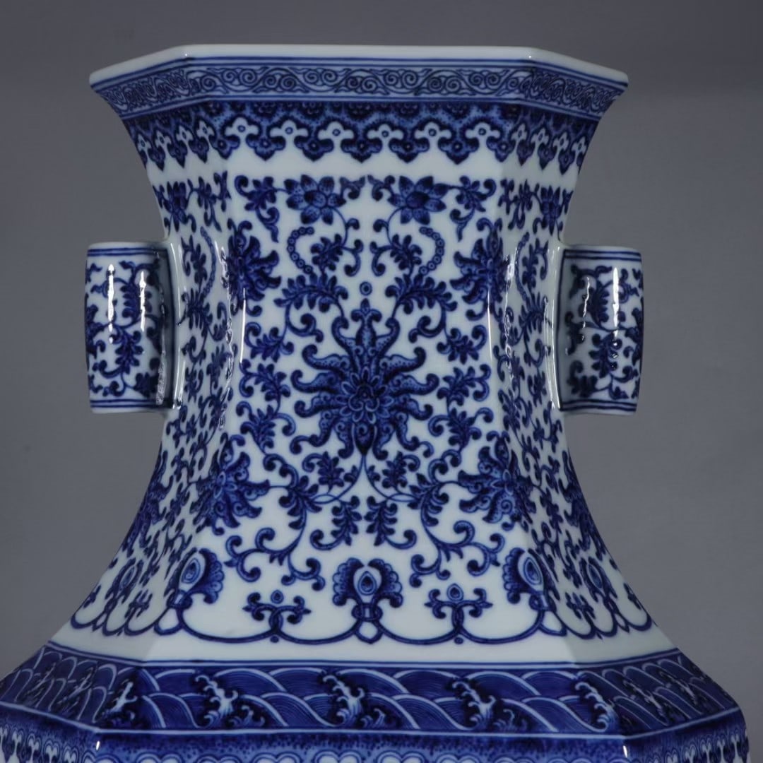 A Exquisite Blue and White Lotus Pattern Pattern Vase - 2
