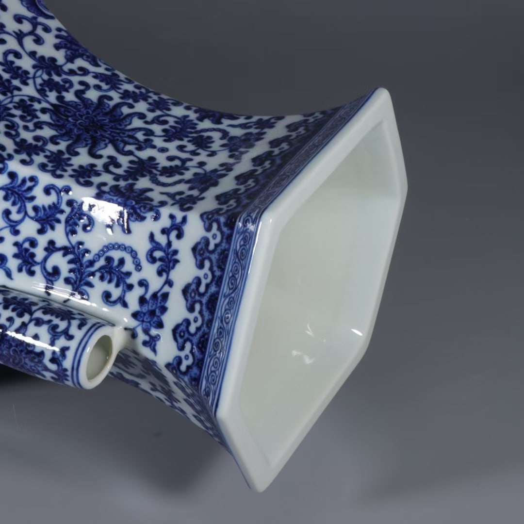 A Exquisite Blue and White Lotus Pattern Pattern Vase - 6