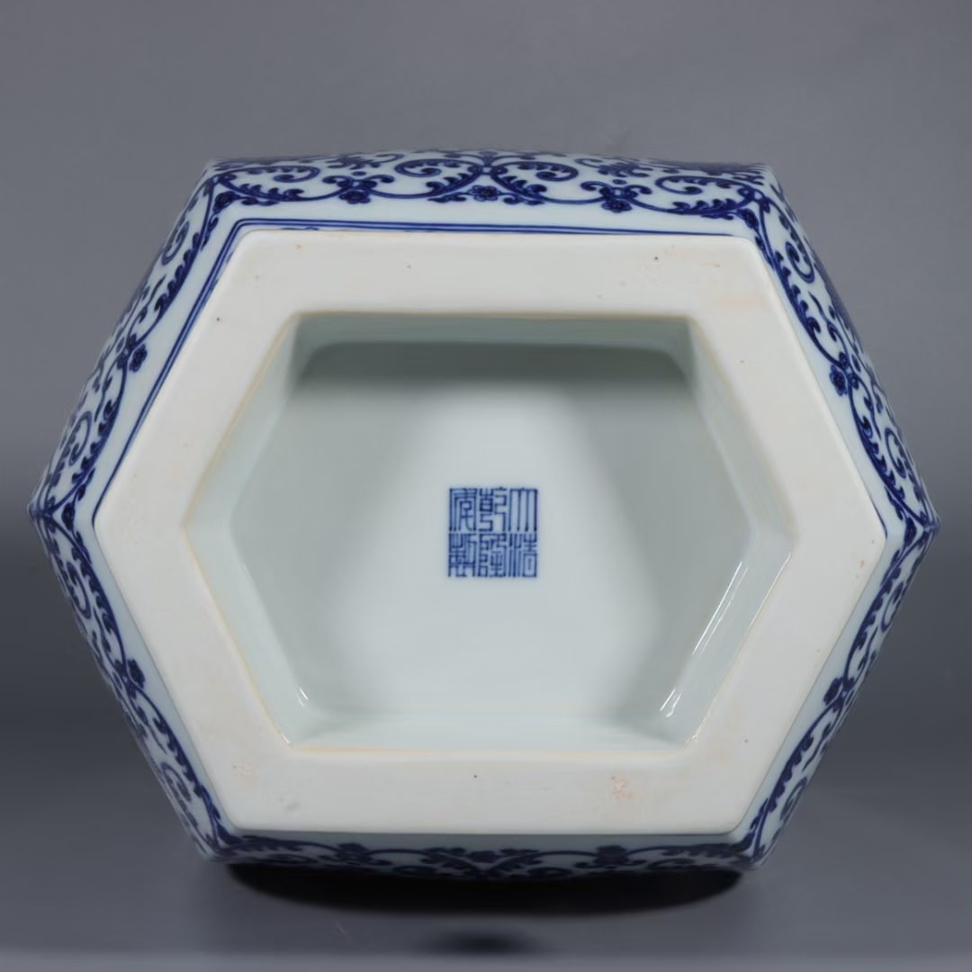 A Exquisite Blue and White Lotus Pattern Pattern Vase - 7